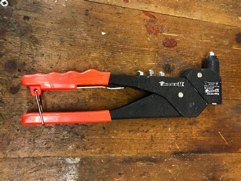 rivet gun screwfix.